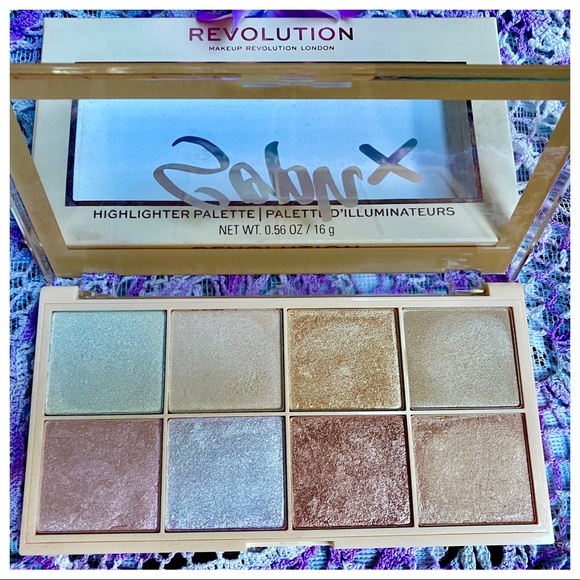 🎉HP🎊 NIB Makeup Revolution 8Pc Highlighter Shadow Palette “SOPH” - Picture 8 of 16
